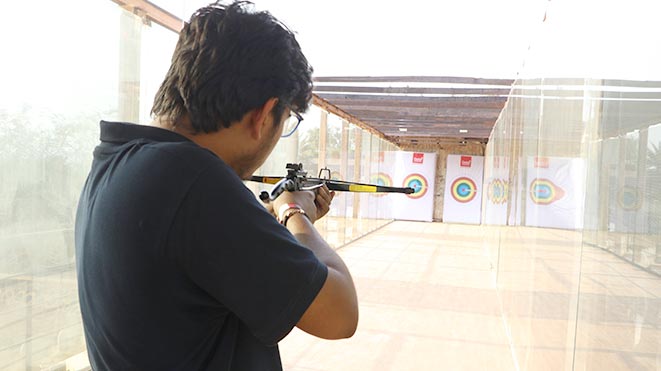 Try Pistol Bow at Della